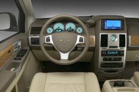 chrysler_voyager_4.jpg