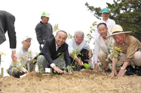 tree_planting_watanabe_low.jpg